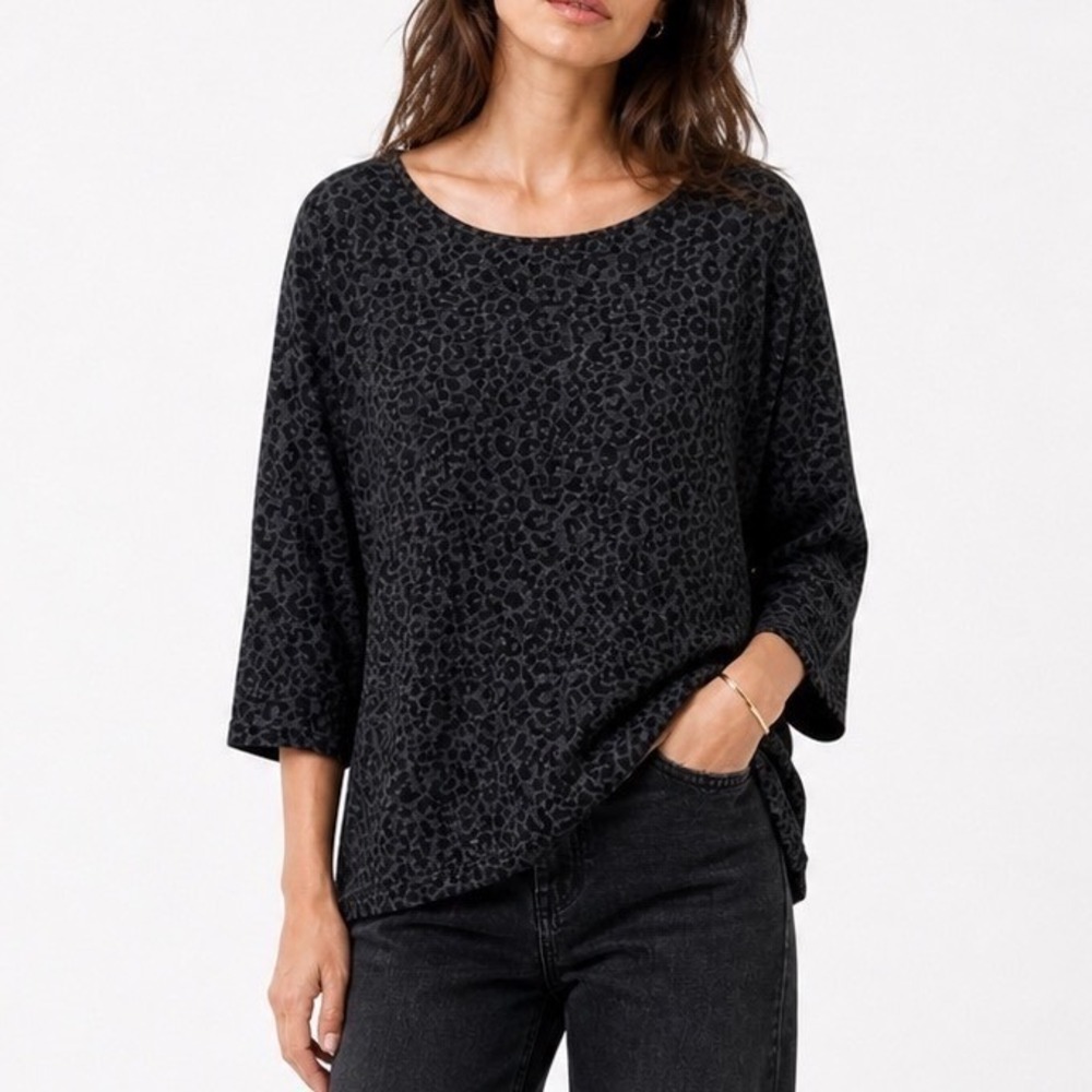 Weekends by Chico's size 1 medium black gray Print 3/4 Sleeve Top